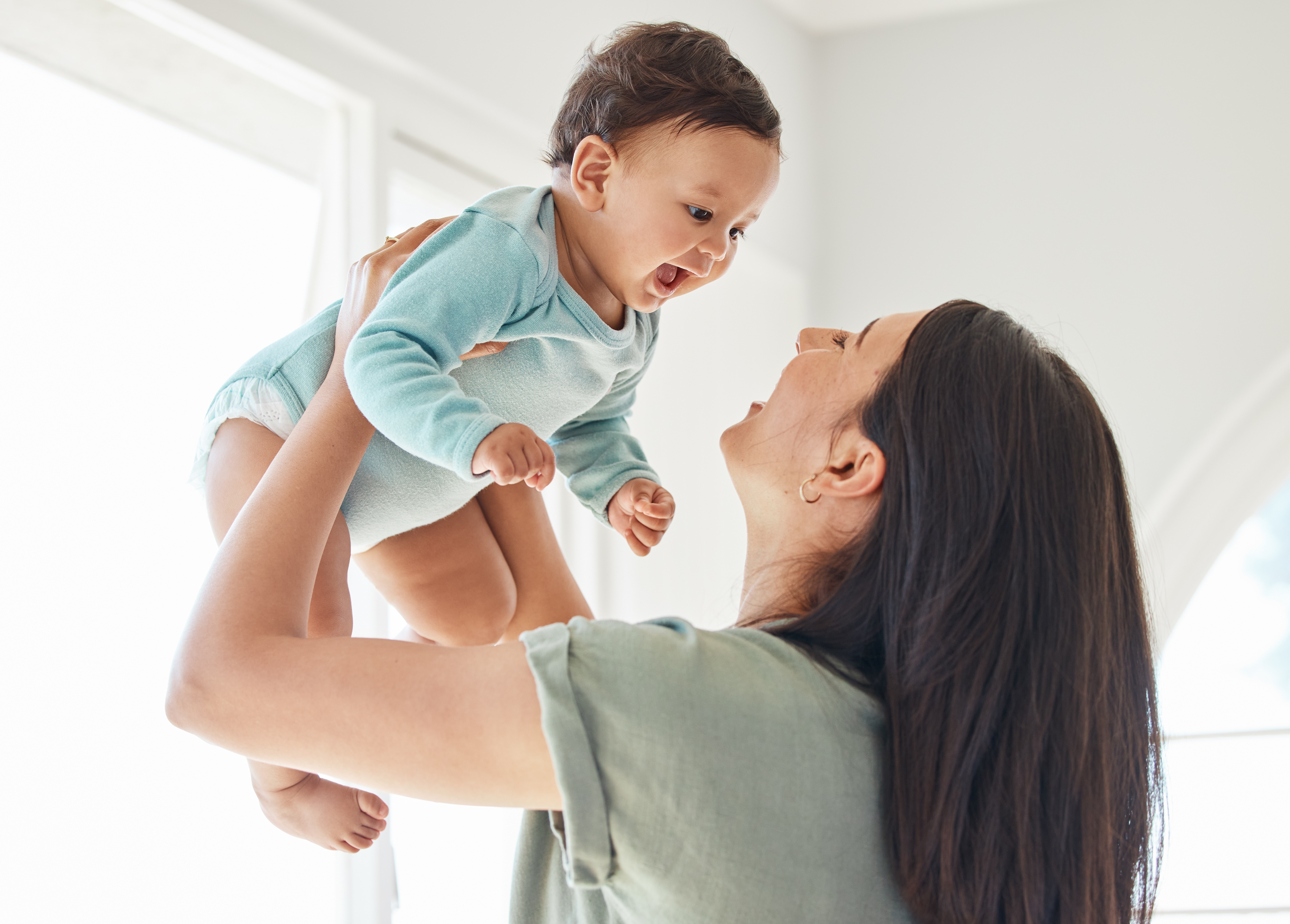 ¿Los bebés concebidos por FIV son igual de saludables que los concebidos naturalmente?