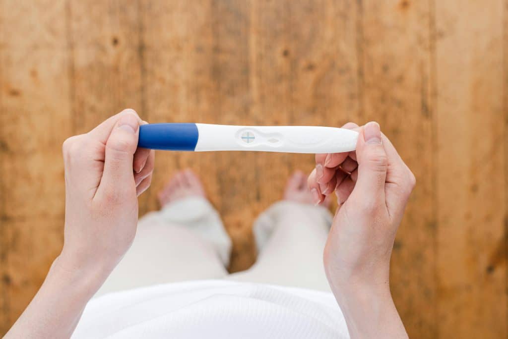 Prueba-de-embarazo-positiva-Positive-pregnancy-test