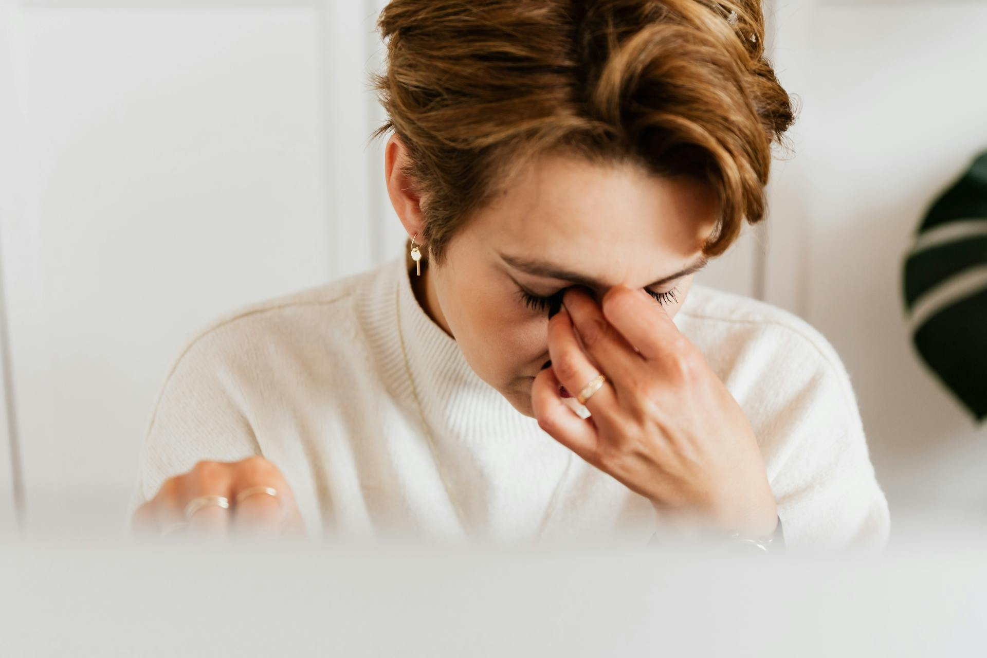 Mujer-con-estres-woman-in-stress